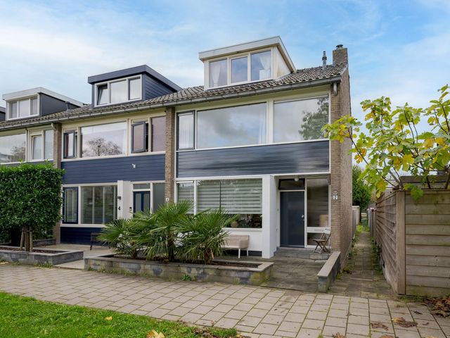 Anthonie van Dijcklaan 2, Voorschoten