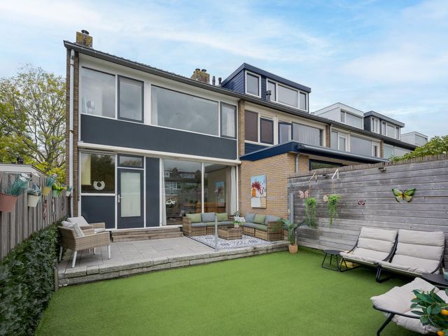 Anthonie van Dijcklaan 2, Voorschoten