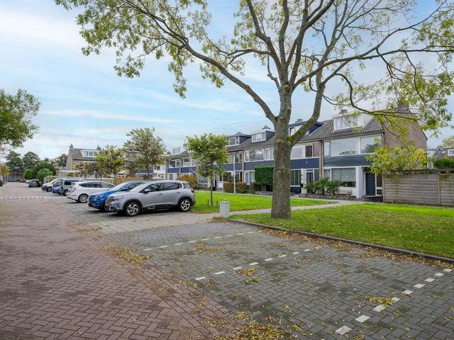 Anthonie van Dijcklaan 2, Voorschoten