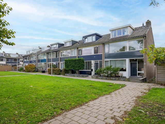 Anthonie van Dijcklaan 2, Voorschoten