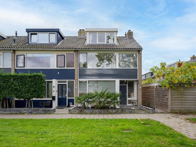 Anthonie van Dijcklaan 2, Voorschoten