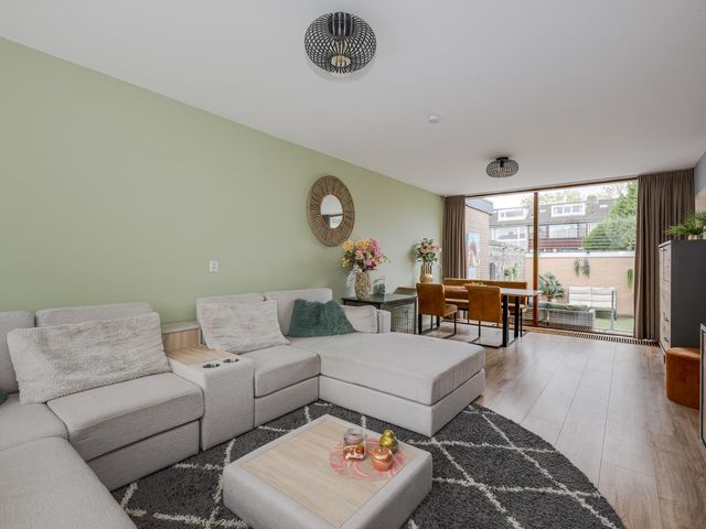 Anthonie van Dijcklaan 2, Voorschoten