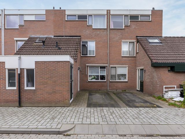 Langetuin 143, Zwaag