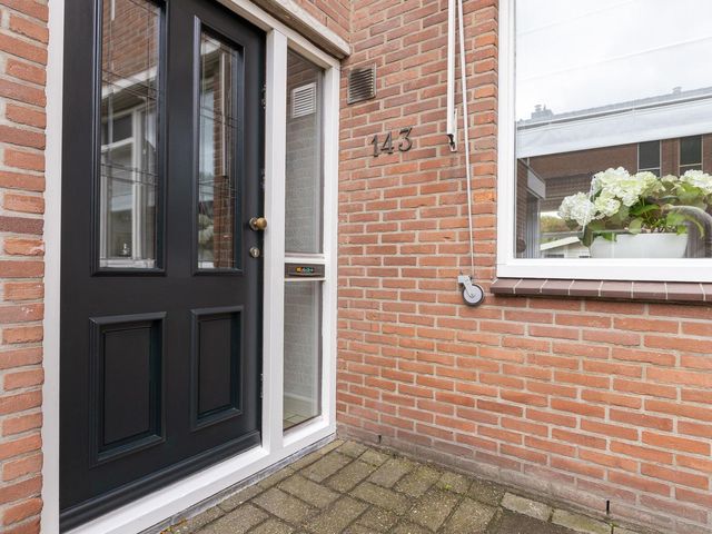 Langetuin 143, Zwaag