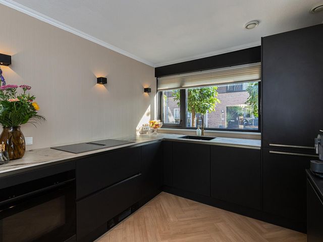 Duizendschoon 3, Hendrik-Ido-Ambacht