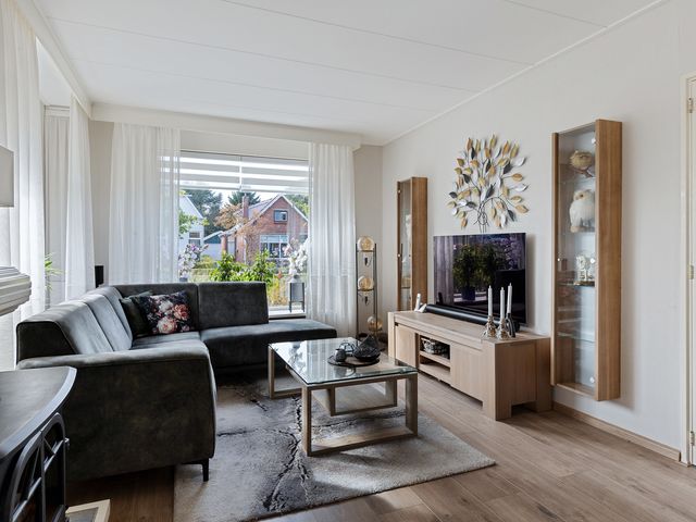 Jeltingalaan 66, Buitenpost