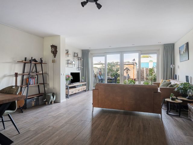 C. van Eesterenplein 54, Almere