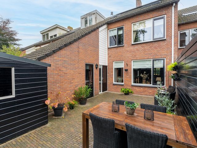 Kamille 27, Sprang-Capelle