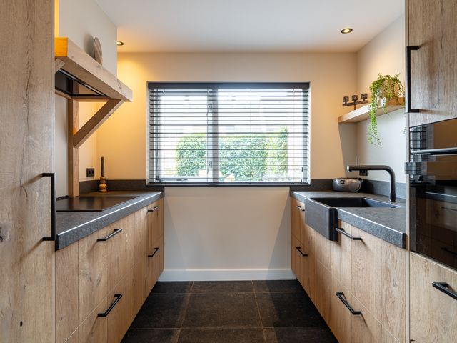 Kamille 27, Sprang-Capelle