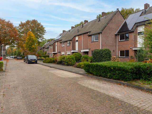 Kamille 27, Sprang-Capelle