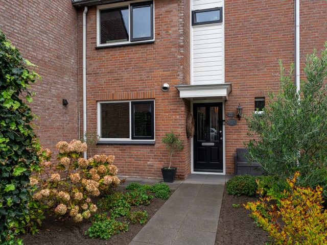 Kamille 27, Sprang-Capelle