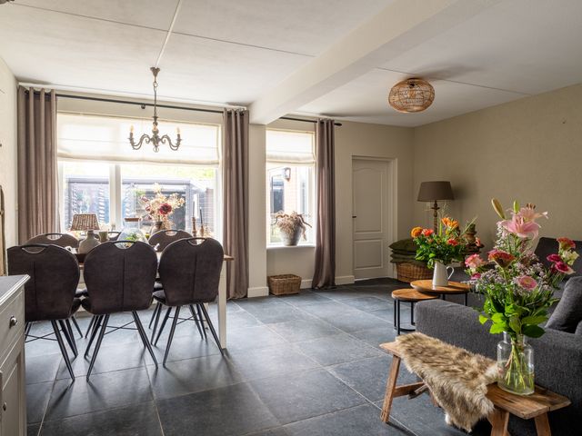 Kamille 27, Sprang-Capelle