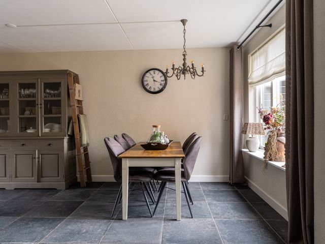 Kamille 27, Sprang-Capelle