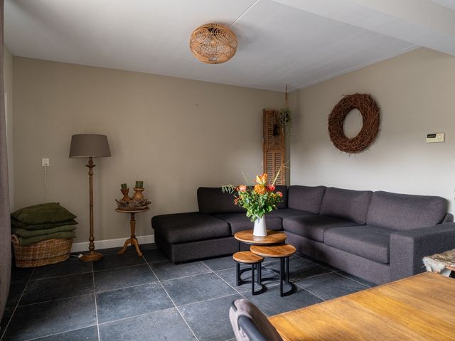 Kamille 27, Sprang-Capelle