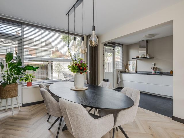 Jan van Brakelplantsoen 10, Voorschoten