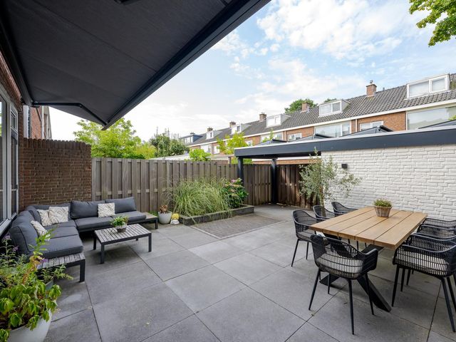 Jan van Brakelplantsoen 10, Voorschoten