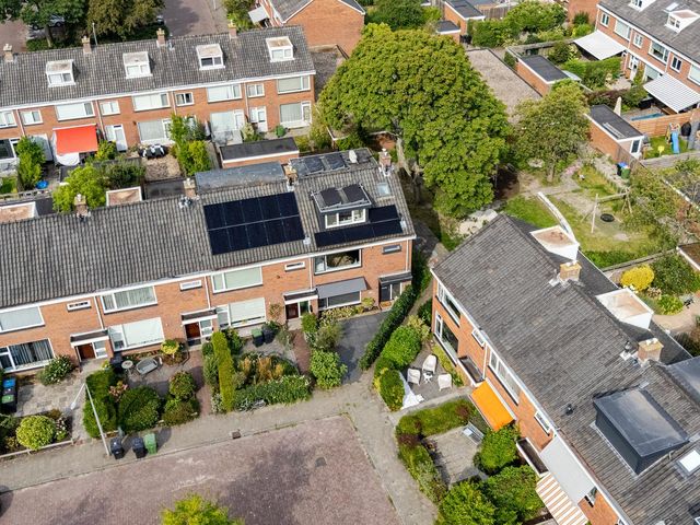 Jan van Brakelplantsoen 10, Voorschoten