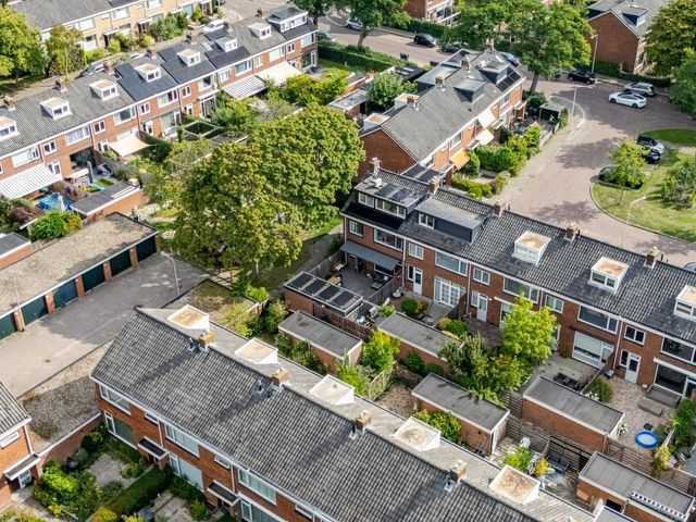 Jan van Brakelplantsoen 10, Voorschoten