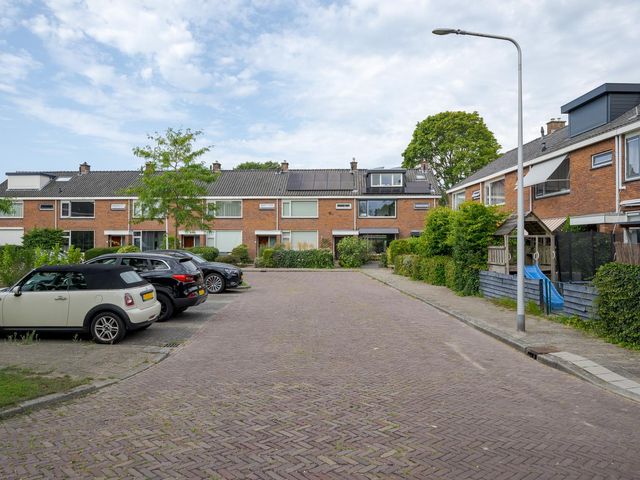 Jan van Brakelplantsoen 10, Voorschoten