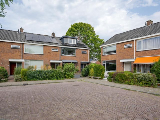Jan van Brakelplantsoen 10, Voorschoten