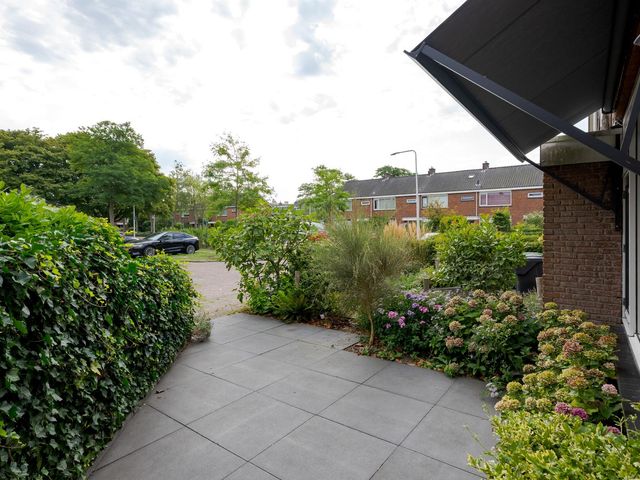 Jan van Brakelplantsoen 10, Voorschoten