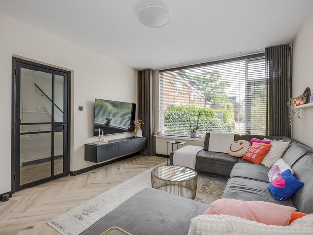 Jan van Brakelplantsoen 10, Voorschoten