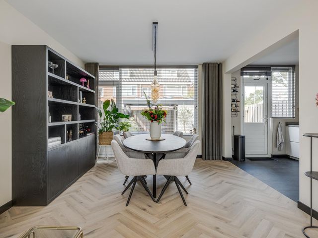 Jan van Brakelplantsoen 10, Voorschoten