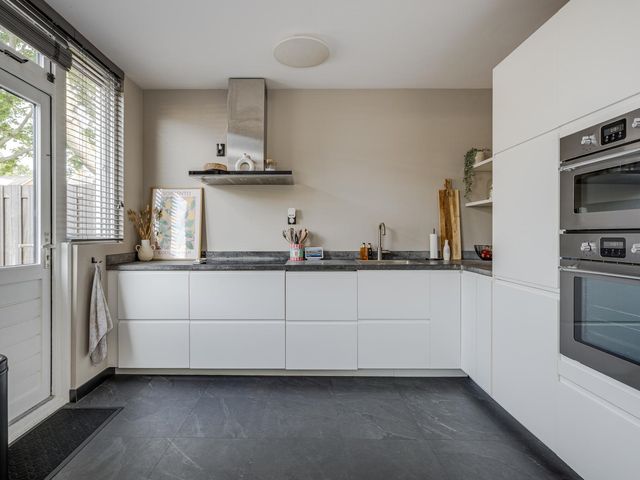 Jan van Brakelplantsoen 10, Voorschoten