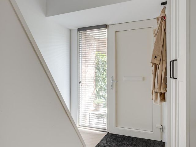 Jan van Brakelplantsoen 10, Voorschoten