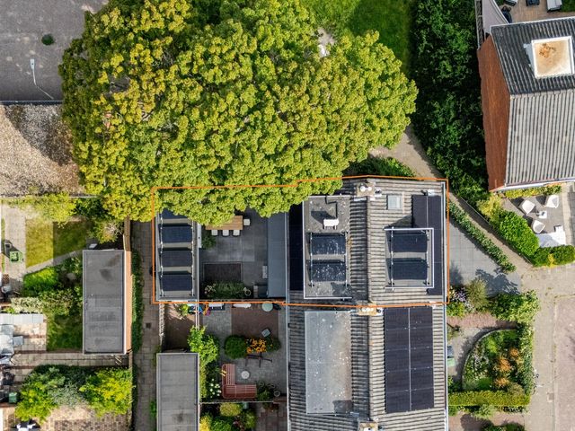 Jan van Brakelplantsoen 10, Voorschoten