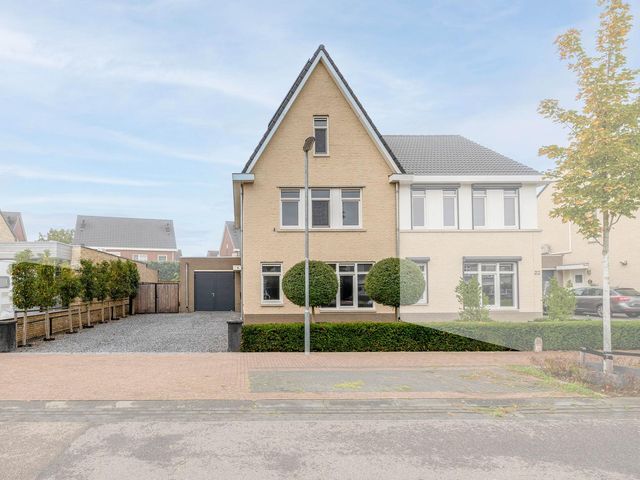 Velskampstraat 24, Velden