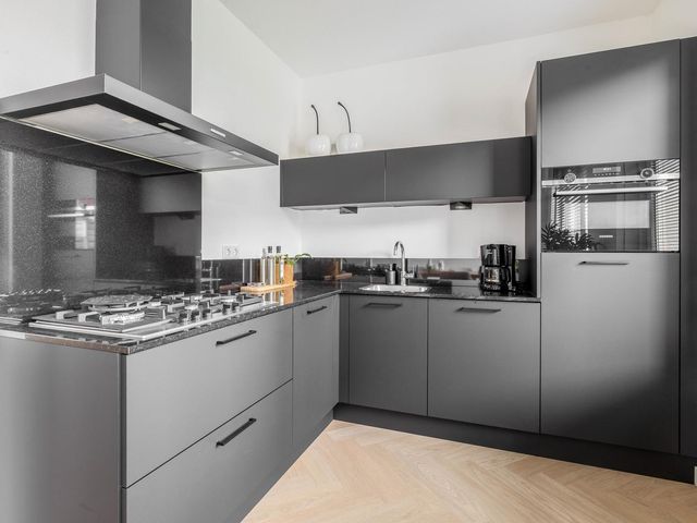 Velskampstraat 24, Velden