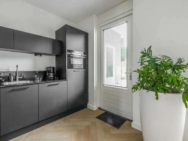 Velskampstraat 24, Velden