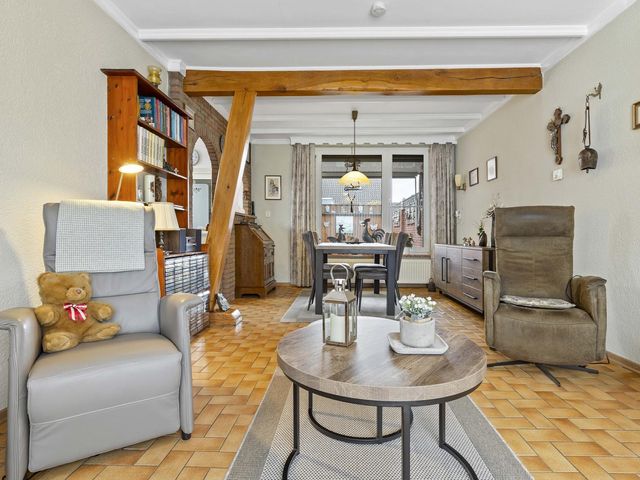 Hendrik van Leyenstraat 19, Born