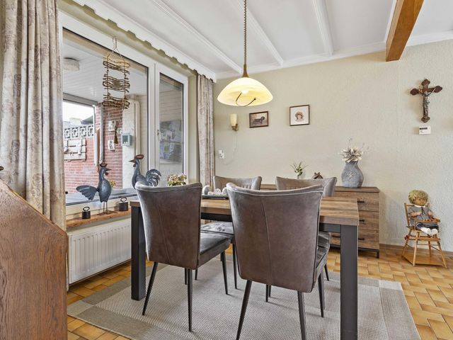 Hendrik van Leyenstraat 19, Born