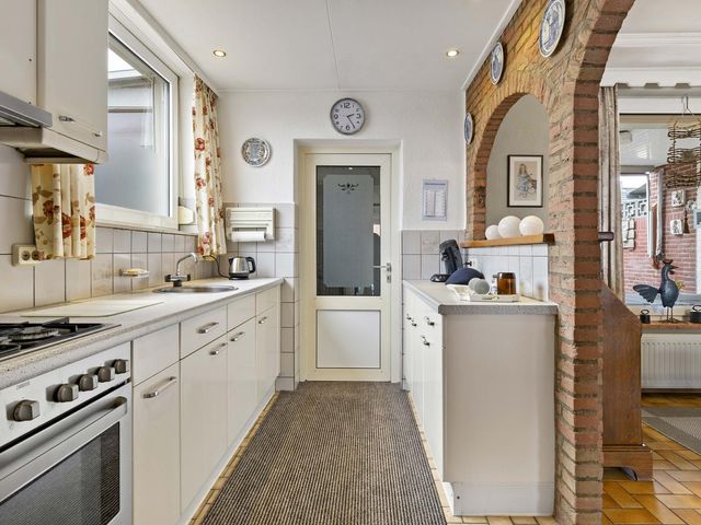 Hendrik van Leyenstraat 19, Born