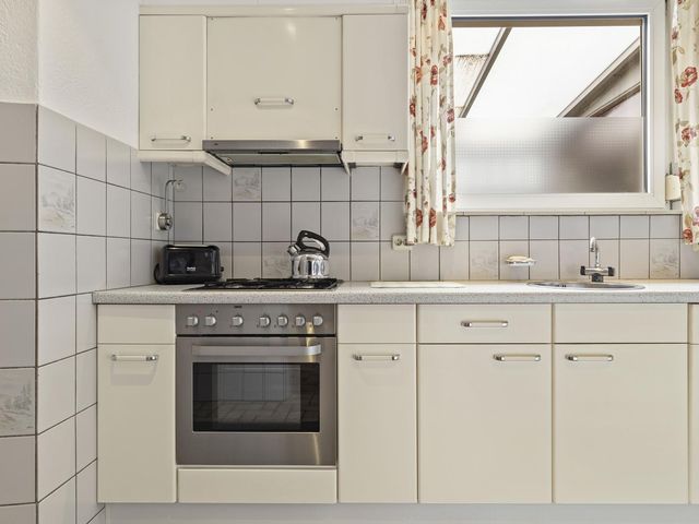 Hendrik van Leyenstraat 19, Born