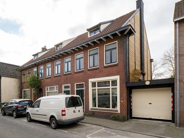Gronausevoetpad 18, Enschede