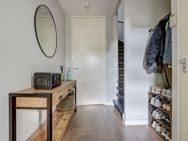 Van Huessenleede 8, Barendrecht