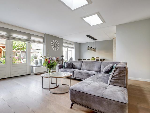 Van Huessenleede 8, Barendrecht