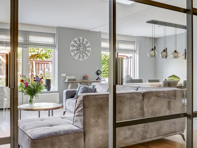 Van Huessenleede 8, Barendrecht