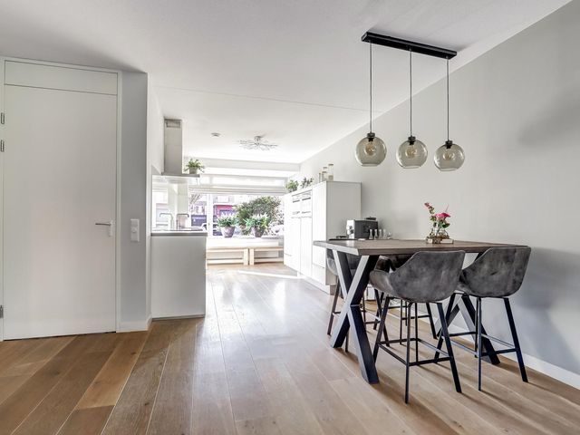 Van Huessenleede 8, Barendrecht