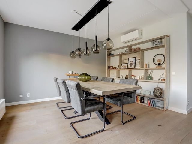 Van Huessenleede 8, Barendrecht