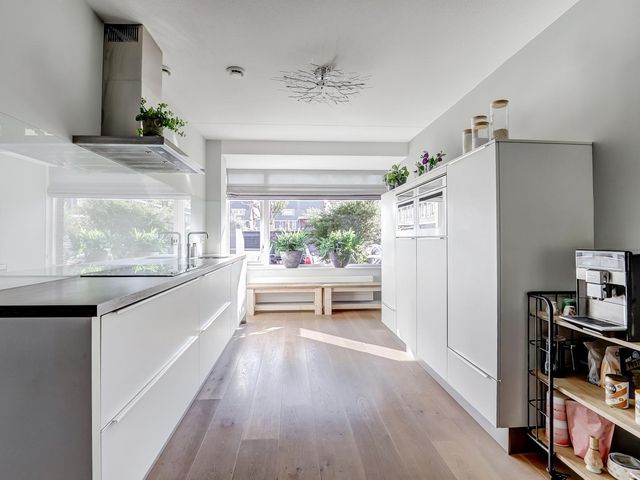 Van Huessenleede 8, Barendrecht