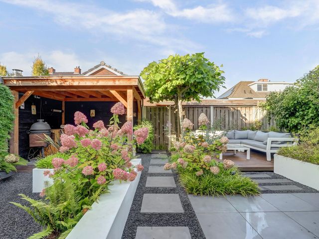 Van Huessenleede 8, Barendrecht