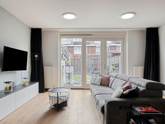 Stadhouderslaan 90, Zoeterwoude