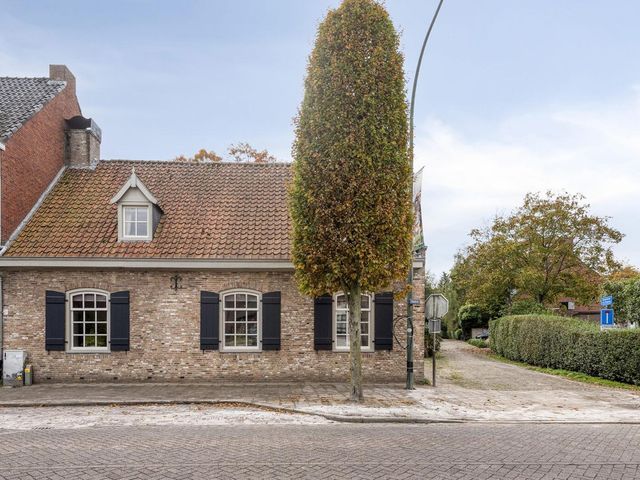 Burgemeester van Gilsestraat 1, Baarle-Nassau