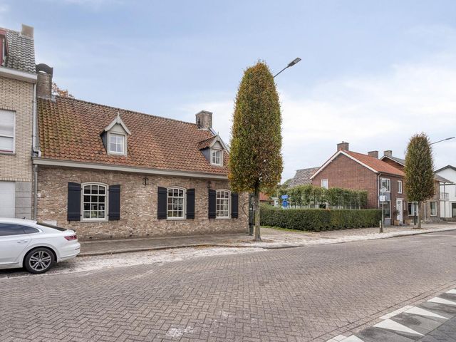 Burgemeester van Gilsestraat 1, Baarle-Nassau