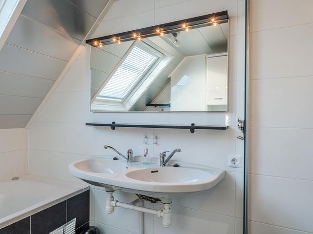 Rietgors 8, Venhuizen