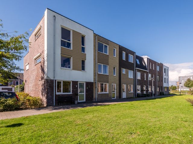 Wimpelplantsoen 227, Almere